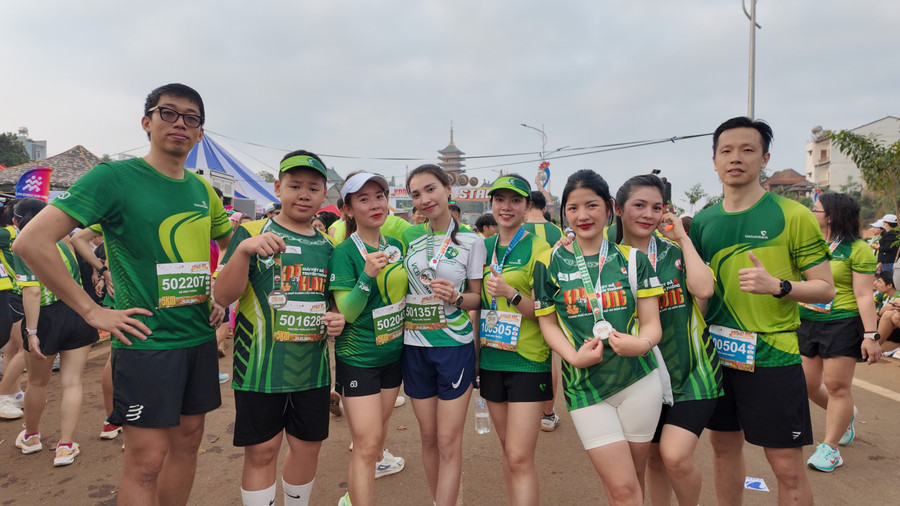 Các runner rạng rỡ sau khi chinh phục đường chạy. Ảnh: Ngọc Duy Các runner rạng rỡ sau khi chinh phục đường chạy. Ảnh: Ngọc Duy