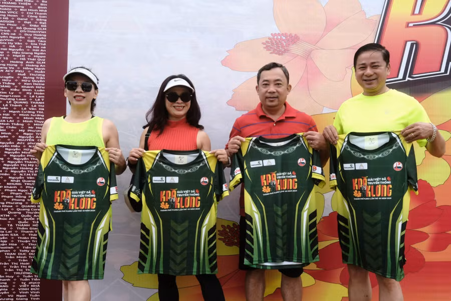 Áo thi đấu ở giải năm nay được các VĐV đánh giá ấn tượng và đẹp mắt. Ảnh: Bi Ly