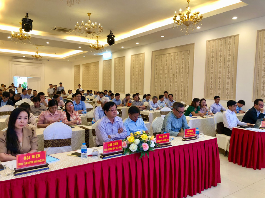 Các đại biểu dự hội nghị phát triển sản xuất sầu riêng, chanh leo bền vững tại các tỉnh phía Nam. Ảnh: Lê Nam Các đại biểu dự hội nghị phát triển sản xuất sầu riêng, chanh leo bền vững tại các tỉnh phía Nam. Ảnh: Lê Nam