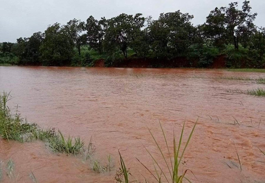 Nước dòng suối Ia Dul thuộc làng Beng, xã Ia Chía (huyện Ia Grai) dâng cao. Ảnh: Lê Nam Nước dòng suối Ia Dul thuộc làng Beng, xã Ia Chía (huyện Ia Grai) dâng cao. Ảnh: Lê Nam