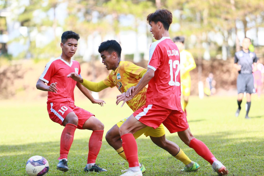 U17 HAGL (giữa) đã có chiến thắng đậm trước U17 Đồng Nai. Ảnh: Nguyễn Dũng