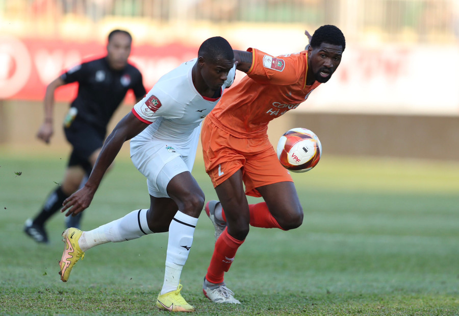 Brandao (trái) đã có tình huống đột phá kiến tạo cho Paollo ghi bàn. Ảnh: Văn Ngọc