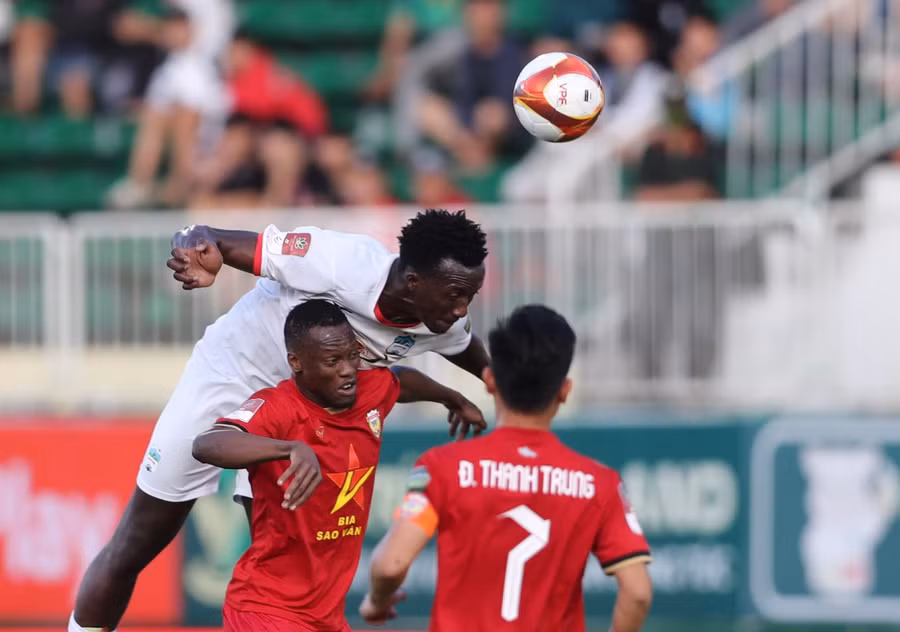 HAGL (trái) là đội bóng chủ động trong mặt trận tấn công. Ảnh: Văn Ngọc HAGL (trái) là đội bóng chủ động trong mặt trận tấn công. Ảnh: Văn Ngọc