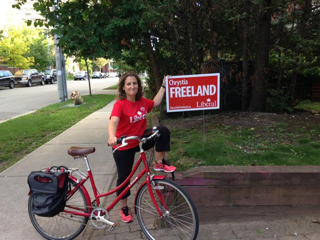 Bà Chrystia Freeland nổi tiếng vì sở thích đạp xe. Ảnh: mạng xã hội Bà Chrystia Freeland nổi tiếng vì sở thích đạp xe. Ảnh: mạng xã hội