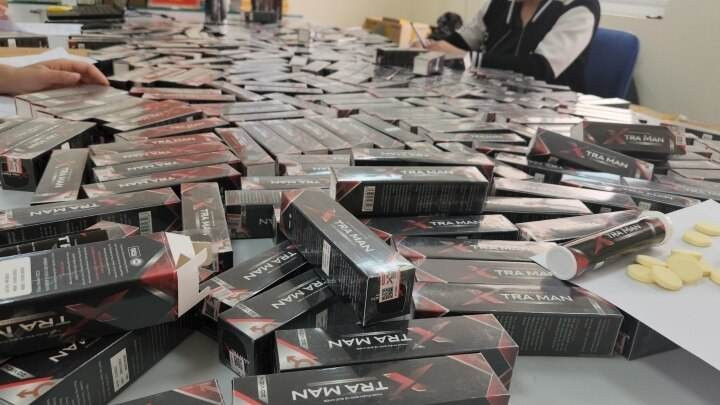 Hàng trăm hộp thuốc tăng cường sinh lý giả bị thu giữ. Hàng trăm hộp thuốc tăng cường sinh lý giả bị thu giữ.