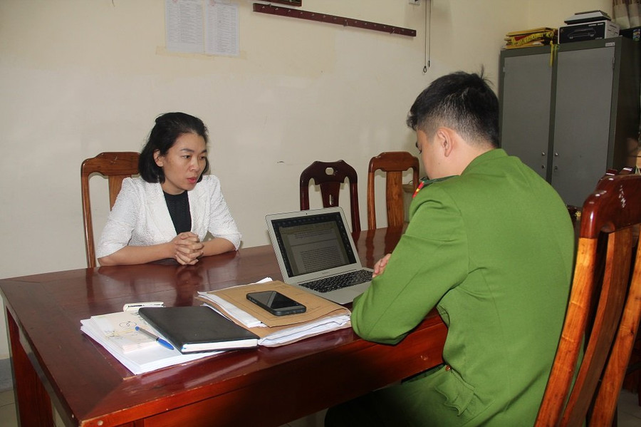 Nguyên cán bộ địa chính xã Diễn Trường bị bắt . Ảnh: B.N.A. Nguyên cán bộ địa chính xã Diễn Trường bị bắt . Ảnh: B.N.A.