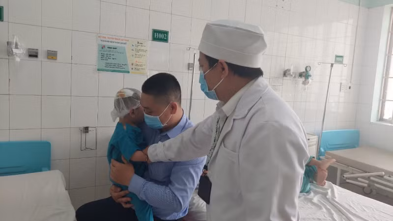 Bé K. đã được phẫu thuật thành công.