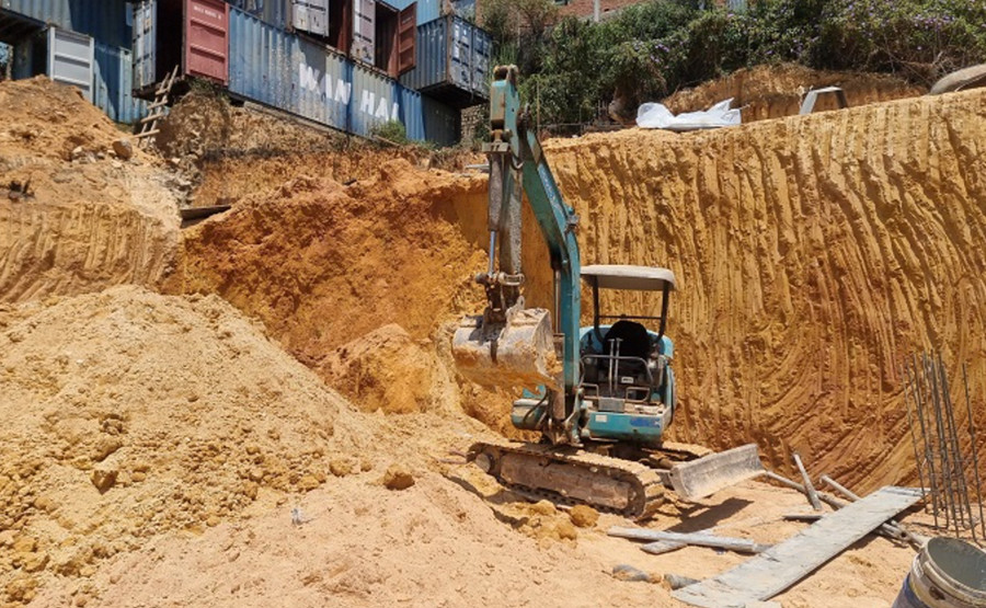 Hiện trường taluy đất đổ sập đè chết một thợ xây sáng 9-3