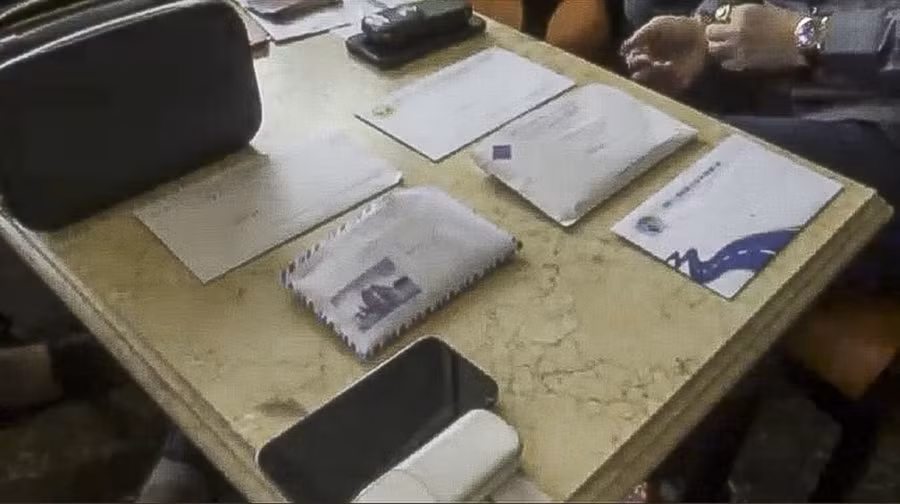 Tang vật vụ phóng viên cưỡng đoạt tài sản hơn 100 triệu đồng tại Điện Biên. Ảnh:Công an cung cấp