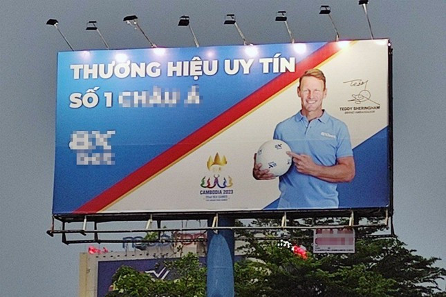 Bảng quảng cáo trang web cá độ bóng đá công khai ngoài trời ở Cần Thơ Bảng quảng cáo trang web cá độ bóng đá công khai ngoài trời ở Cần Thơ