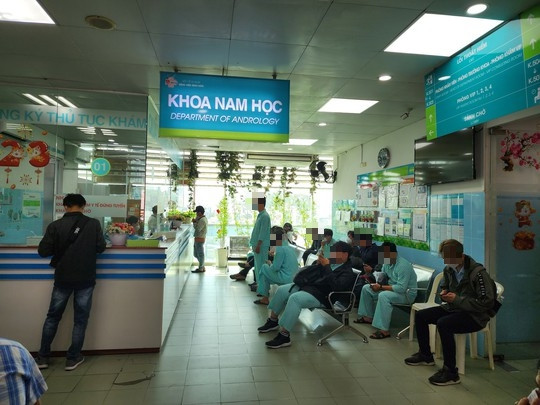 Người bệnh thăm khám nam khoa tại Bệnh viện Bình Dân (TP. HCM)