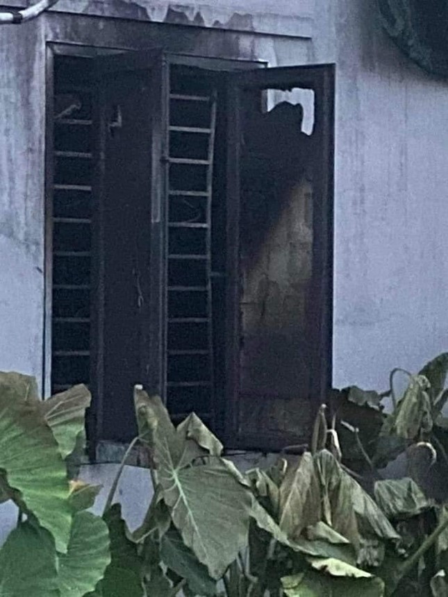 Nhà bị cháy nghi sét đánh Nhà bị cháy nghi sét đánh