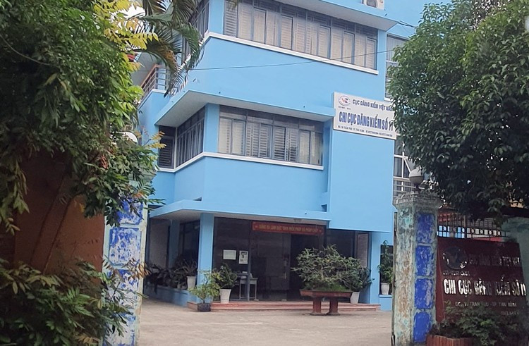 Trụ sở Chi cục Đăng kiểm số 11-Cục Đăng kiểm Việt Nam ở số 16 Trần Phú (phường Trần Hưng Đạo, TP. Thái Bình). Trụ sở Chi cục Đăng kiểm số 11-Cục Đăng kiểm Việt Nam ở số 16 Trần Phú (phường Trần Hưng Đạo, TP. Thái Bình).