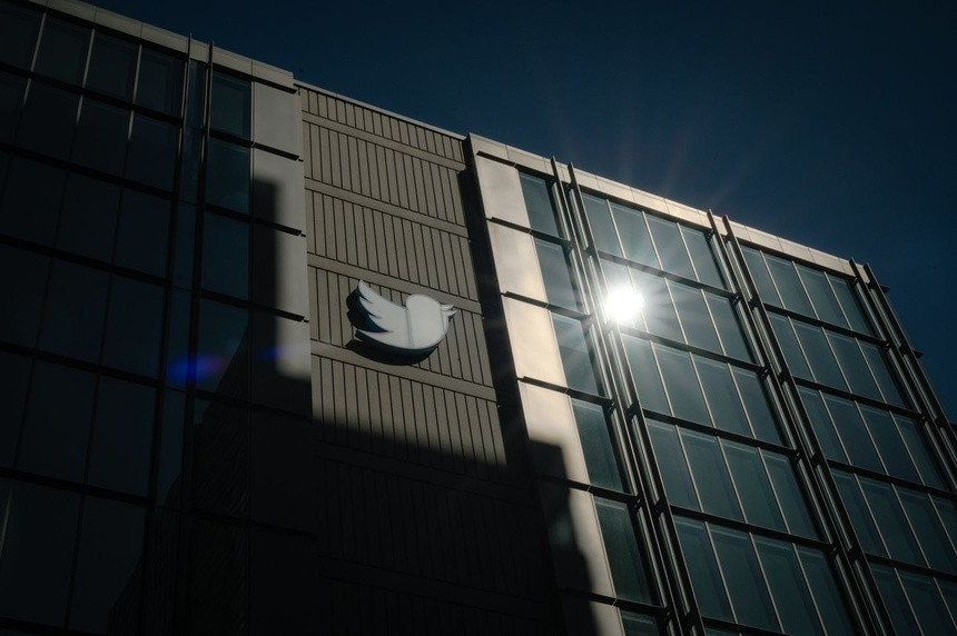 Các thông tin độc hại trên mạng xã hội sẽ bị ưu tiên loại bỏ, đặc biệt là các nội dung xấu dành cho trẻ em. Ảnh: Bloomberg