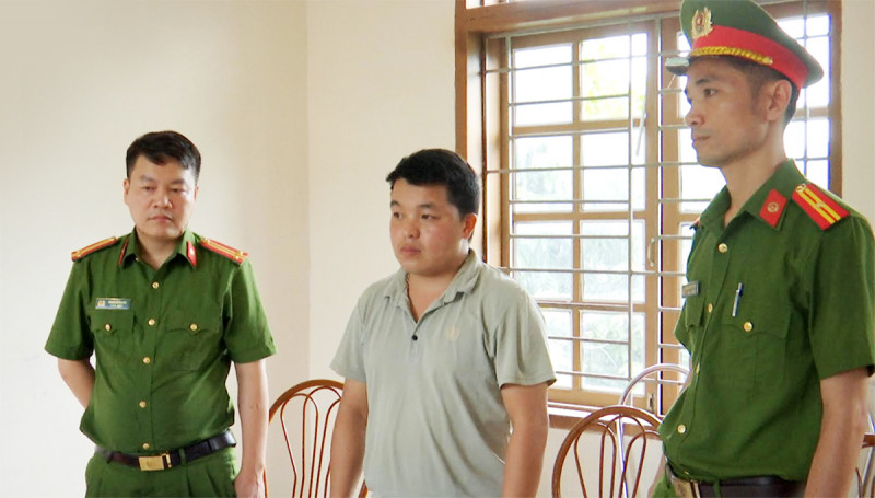 Cơ quan Cảnh sát điều tra Công an huyện Thuận Châu (tỉnh Sơn La) thực hiện lệnh bắt tạm giam đối với Sùng A Só