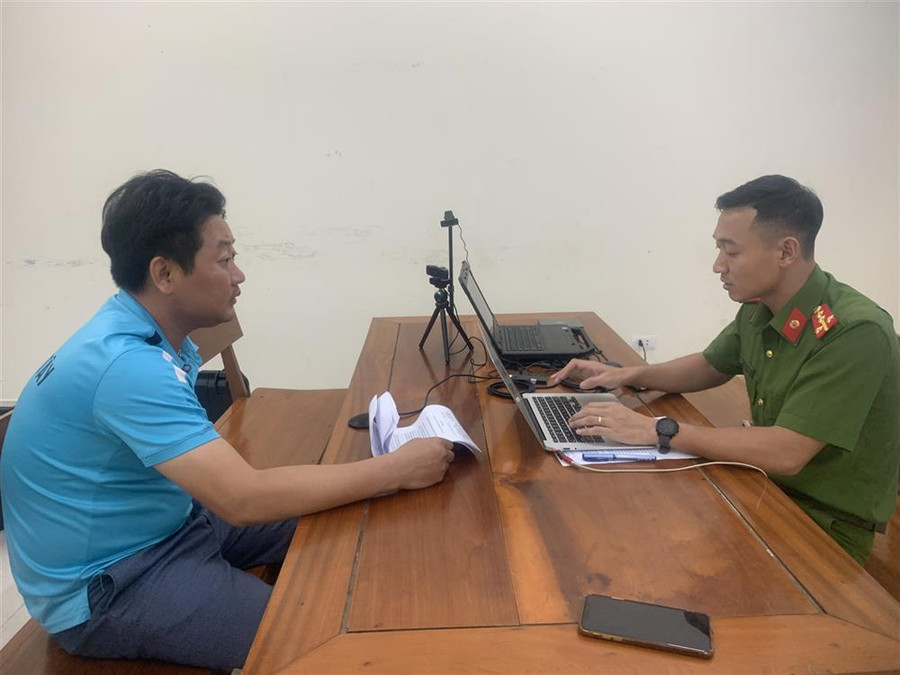 Hoàng Văn Luân tại cơ quan Công an Hoàng Văn Luân tại cơ quan Công an