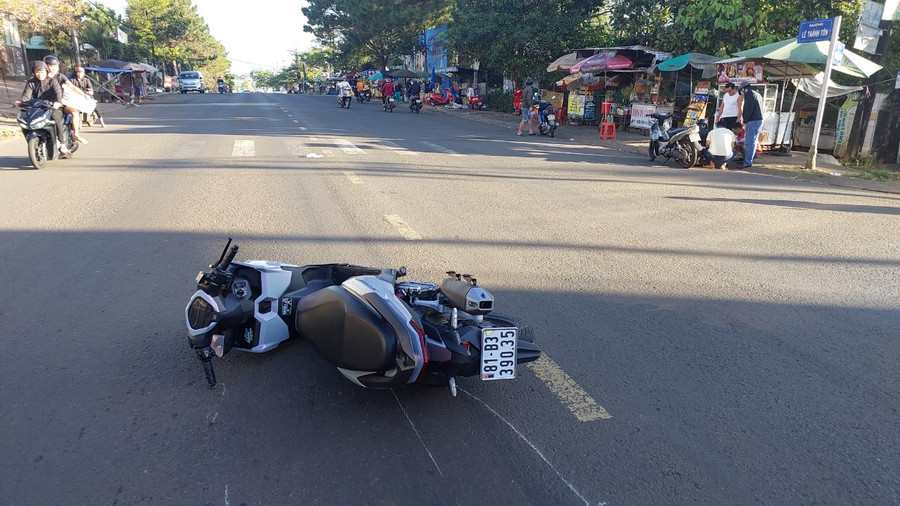 Phương tiện trong vụ va chạm giao thông làm 2 người bị thương. Ảnh: Nguyễn Diệp Phương tiện trong vụ va chạm giao thông làm 2 người bị thương. Ảnh: Nguyễn Diệp