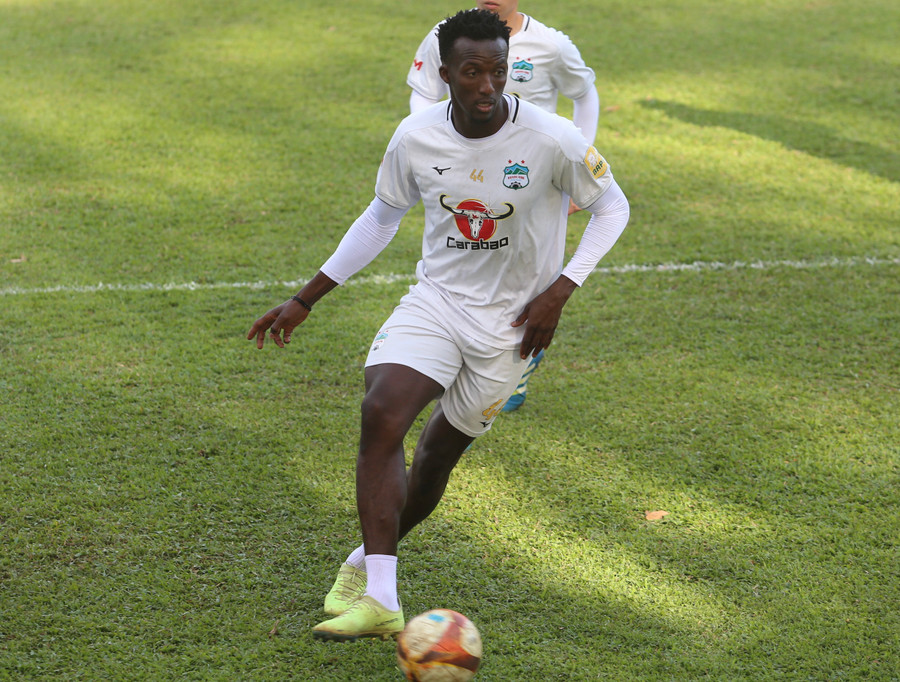 Trung vệ Diakite hứa hẹn sẽ là lá chắn thép ở hàng phòng ngự HAGL. Ảnh: Văn Ngọc Trung vệ Diakite hứa hẹn sẽ là lá chắn thép ở hàng phòng ngự HAGL. Ảnh: Văn Ngọc