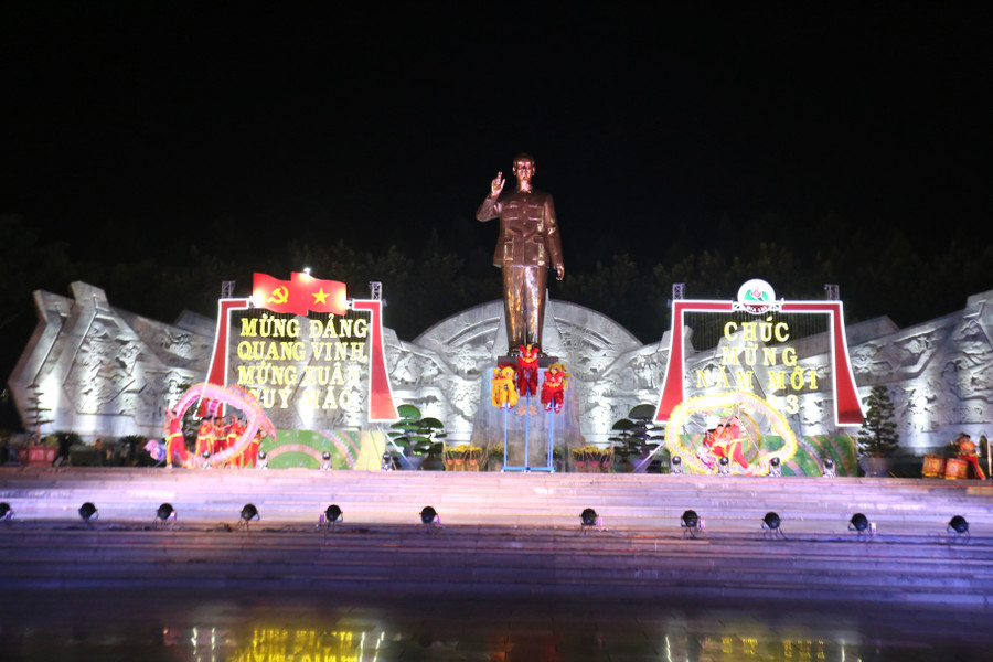 Tiết mục múa Lân-sư-rồng mang lại sự phấn khích cho khán giả. Ảnh: Văn Ngọc Tiết mục múa Lân-sư-rồng mang lại sự phấn khích cho khán giả. Ảnh: Văn Ngọc