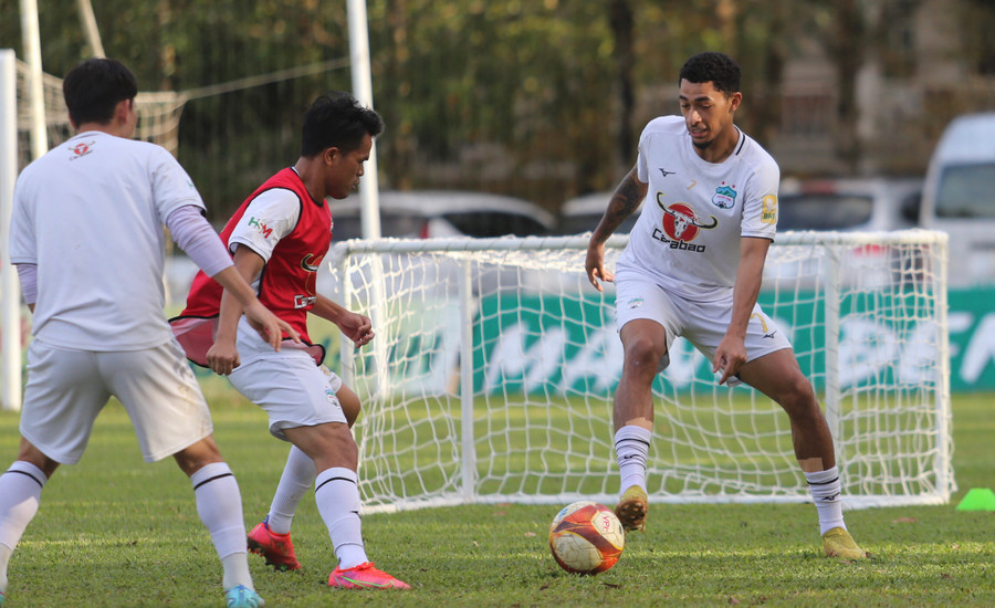 Tân binh Paollo (bìa phải) sẽ lĩnh xướng hàng công của HAGL. Ảnh: Văn Ngọc Tân binh Paollo (bìa phải) sẽ lĩnh xướng hàng công của HAGL. Ảnh: Văn Ngọc