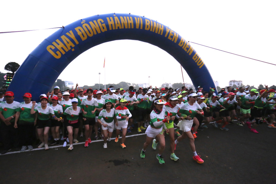 Gần 1.000 chân chạy đã tham gia chương trình. Ảnh: Văn Ngọc Gần 1.000 chân chạy đã tham gia chương trình. Ảnh: Văn Ngọc