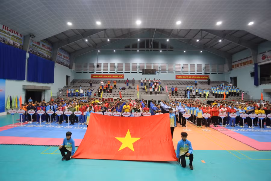 Hơn 400 VĐV tranh tài ở giải đấu năm nay. Ảnh: Văn Ngọc