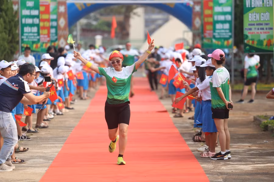 Runner truyền cảm hứng chống căn bệnh ung thư Huỳnh Thị Tuyết Hương cũng tham gia chương trình. Ảnh: Văn Ngọc