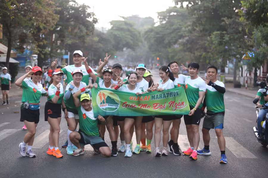 Hàng trăm thành viên của Câu lạc bộ Gia Lai Marathon góp mặt ở chương trình. Ảnh: Văn Ngọc