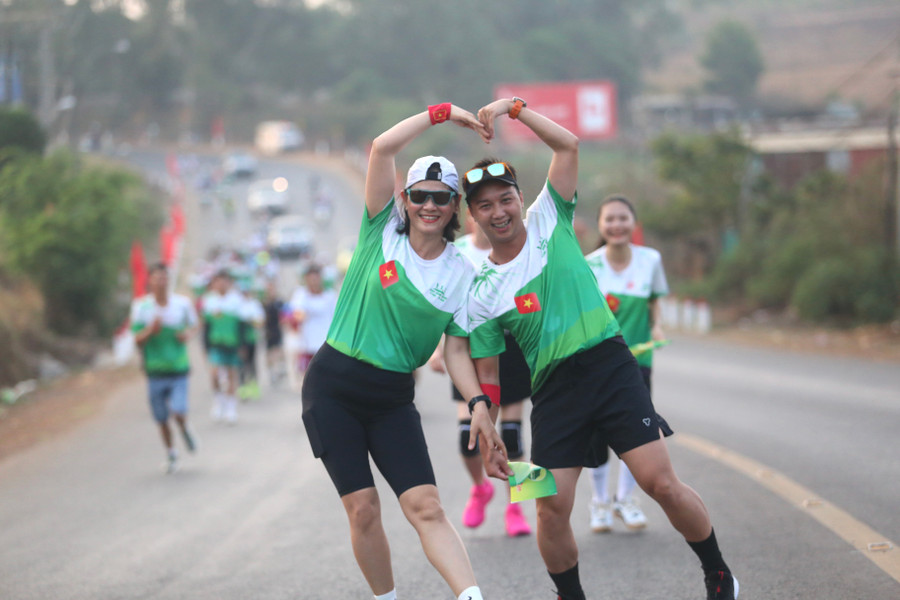 Các runner cùng những biểu cảm dễ thương trên đường chạy. Ảnh: Văn Ngọc Các runner cùng những biểu cảm dễ thương trên đường chạy. Ảnh: Văn Ngọc
