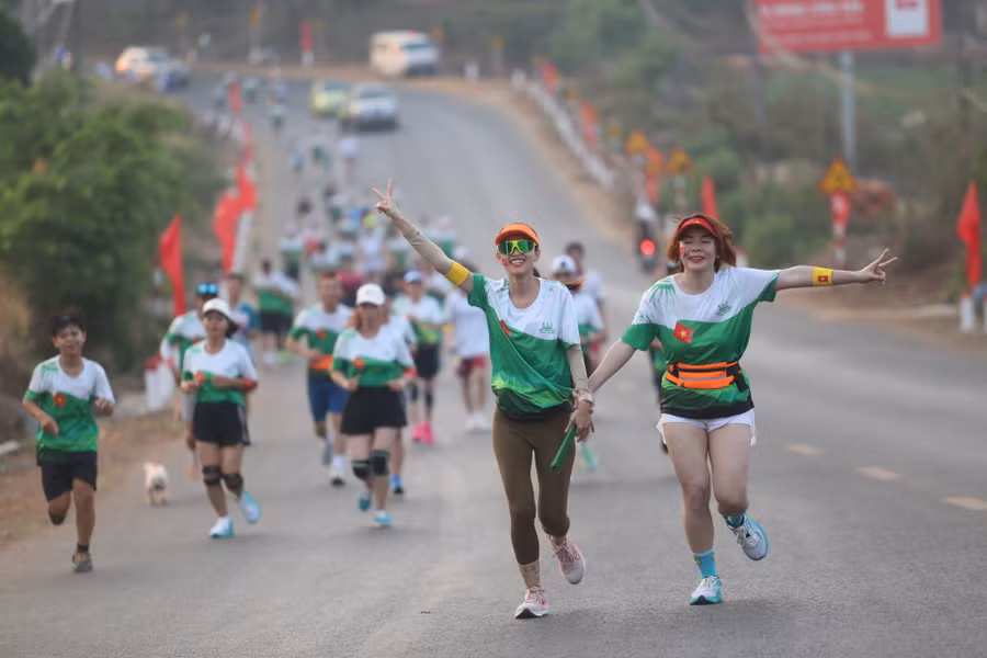 Cung đường uốn lượn đẹp như mơ ở địa bàn giáp ranh TP. Pleiku và huyện Ia Grai. Ảnh: Văn Ngọc