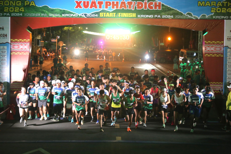 Cự ly 10 km quy tụ nhiều chân chạy mạnh. Ảnh: Văn Ngọc Cự ly 10 km quy tụ nhiều chân chạy mạnh. Ảnh: Văn Ngọc