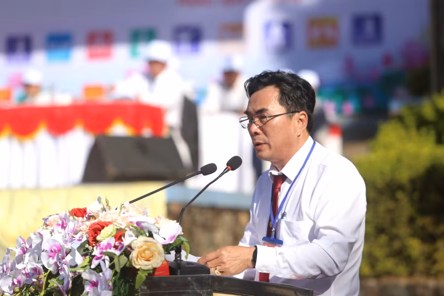 Phó Chủ tịch UBND TP. Pleiku Nguyễn Hữu Sung phát biểu khai mạc Hội khỏe. Ảnh: Văn Ngọc Phó Chủ tịch UBND TP. Pleiku Nguyễn Hữu Sung phát biểu khai mạc Hội khỏe. Ảnh: Văn Ngọc