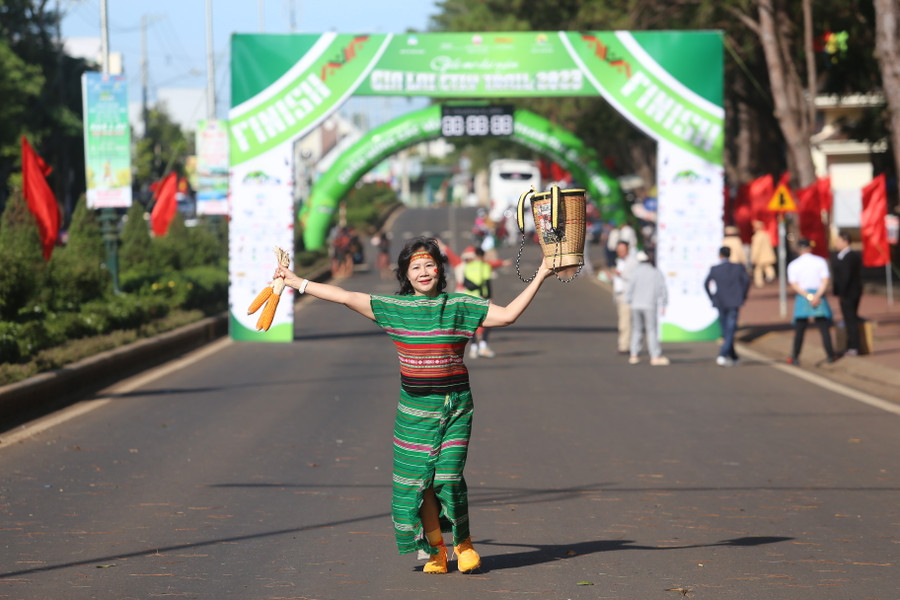 Runner háo hức trước cuộc tranh tài diễn ra vào sáng 19-11. Ảnh: Văn Ngọc Runner háo hức trước cuộc tranh tài diễn ra vào sáng 19-11. Ảnh: Văn Ngọc