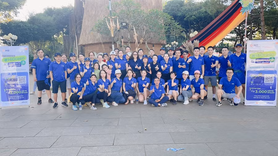 Hơn 60 người tham gia giải chạy HiGreen do Ngân hàng Quân đội MB Bank khởi xướng. Ảnh: Thu Hằng