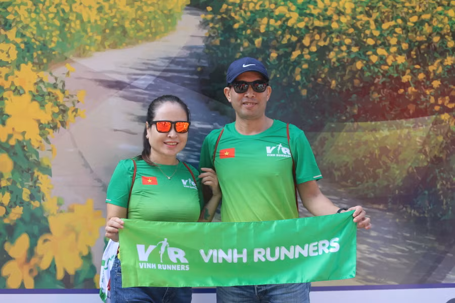 Các VĐV đến từ các địa phương khác thích thú với thời tiết tại TP. Pleiku. Ảnh: Văn Ngọc