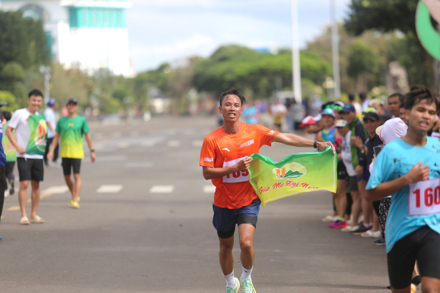 Các VĐV mong muốn lan tỏa phong trào chạy bộ trong toàn tỉnh. Ảnh: Văn Ngọc Các VĐV mong muốn lan tỏa phong trào chạy bộ trong toàn tỉnh. Ảnh: Văn Ngọc