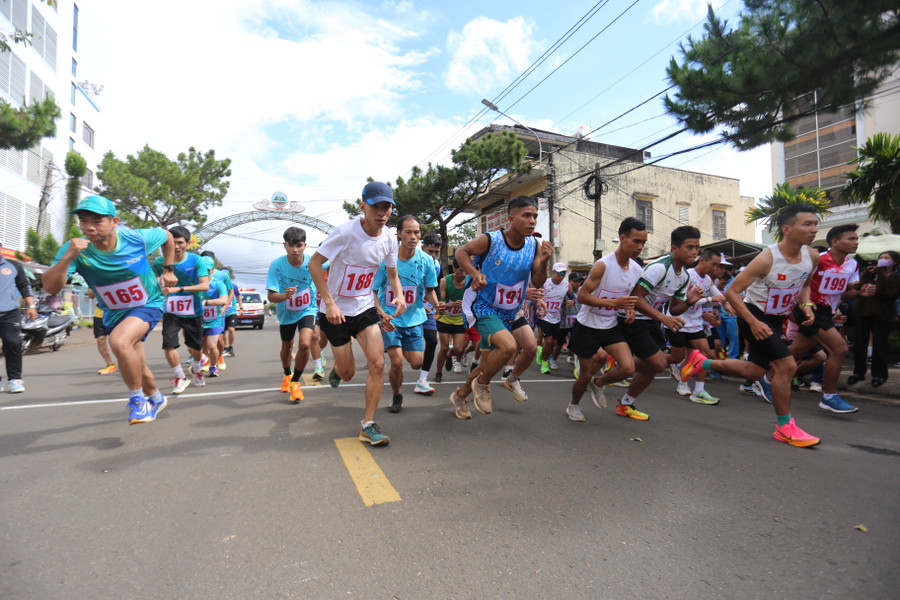 Giải Việt dã tỉnh Gia Lai vẫn là sự kiện uy tín được giới chạy bộ trong tỉnh trông chờ. Ảnh: Văn Ngọc Giải Việt dã tỉnh Gia Lai vẫn là sự kiện uy tín được giới chạy bộ trong tỉnh trông chờ. Ảnh: Văn Ngọc