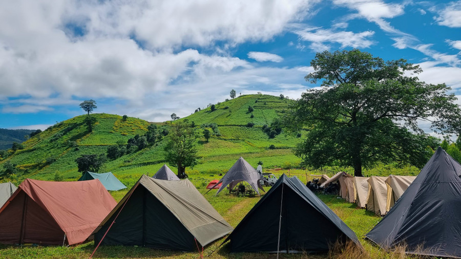 Nhiều dịch vụ sẵn sàng chào đón du khách ở chân núi Chư Đang Ya. Ảnh: Bi Ly Nhiều dịch vụ sẵn sàng chào đón du khách ở chân núi Chư Đang Ya. Ảnh: Bi Ly