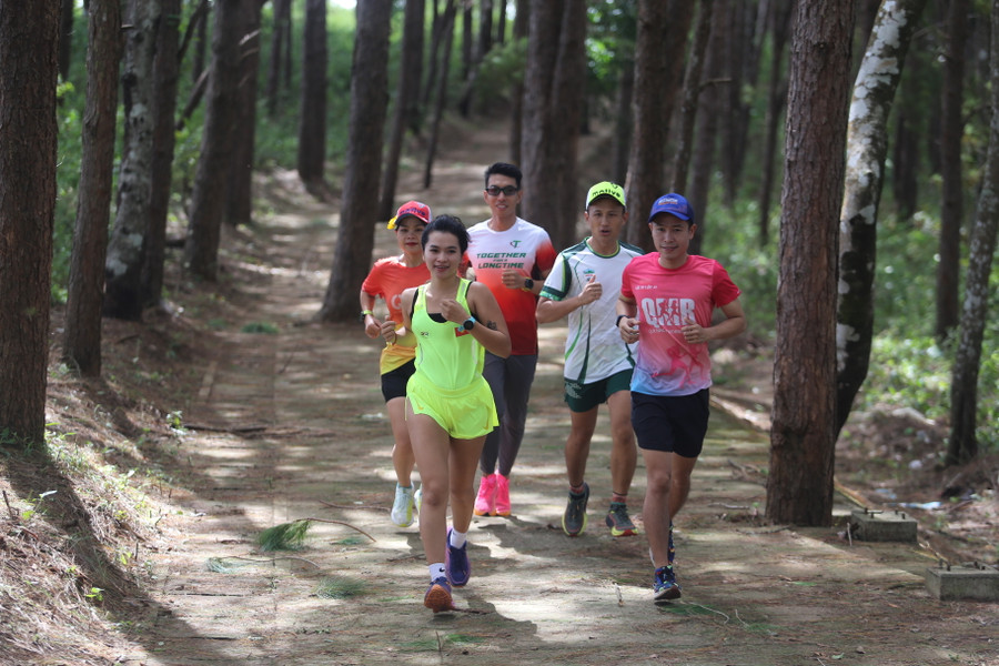 Đường vành đai của Biển Hồ sẽ là cung đường mang đến cảm giác thích thú cho các runner. Ảnh: Văn Ngọc