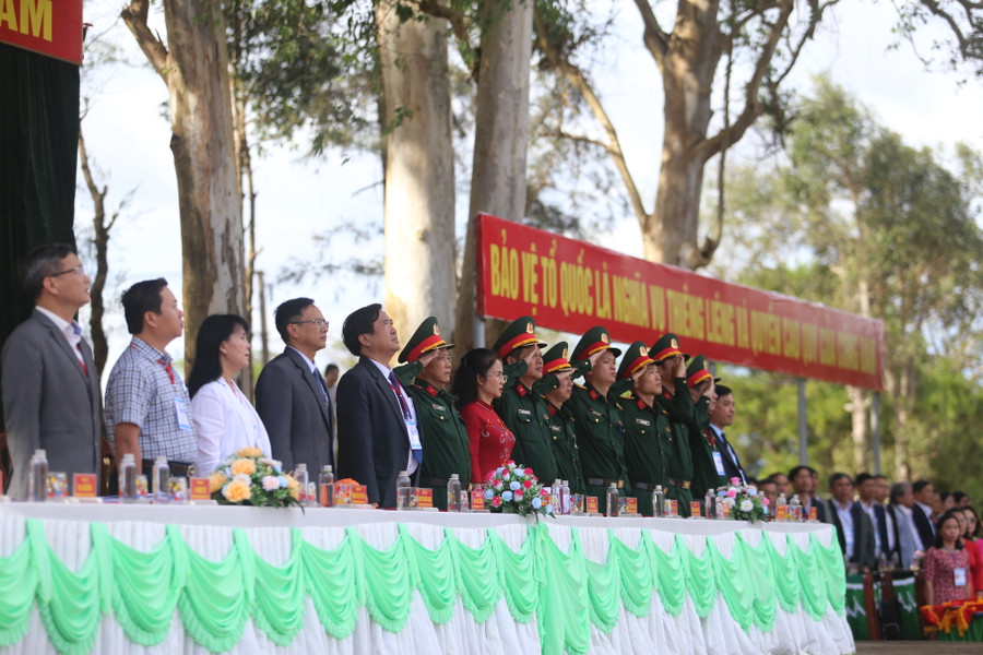 Các đại biểu tham dự lễ khai mạc Hội thao. Ảnh: Văn Ngọc