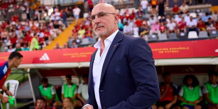 Luis de la Fuente tỏ ra thấu hiểu các cầu thủ trẻ của Tây Ban Nha. Ảnh: UEFA