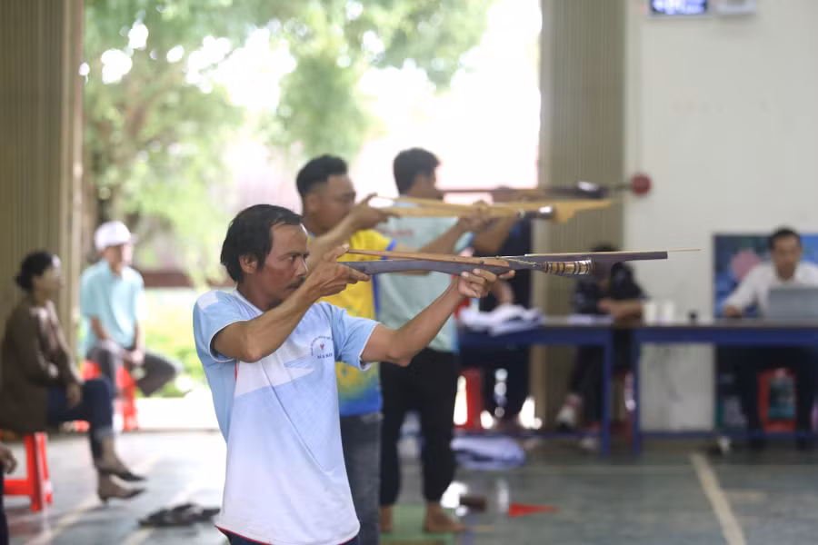 Các VĐV bắn nỏ ở Hội thi năm nay có điểm số cao hơn so với các kỳ Hội thi trước. Ảnh: Văn Ngọc Các VĐV bắn nỏ ở Hội thi năm nay có điểm số cao hơn so với các kỳ Hội thi trước. Ảnh: Văn Ngọc
