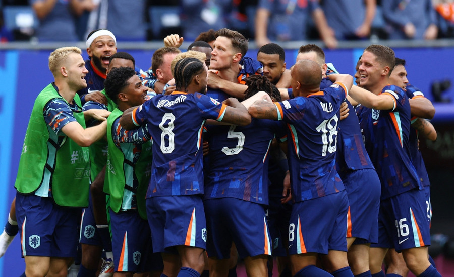 Hà Lan đã giành trọn vẹn 3 điểm một cách kịch tính. Ảnh: Reuters