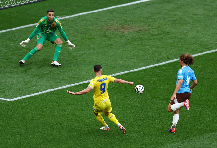 Ukraine mới chính là những người tung ra nhiều cú dứt điểm hơn trong hiệp 1. Ảnh: Reuters Ukraine mới chính là những người tung ra nhiều cú dứt điểm hơn trong hiệp 1. Ảnh: Reuters