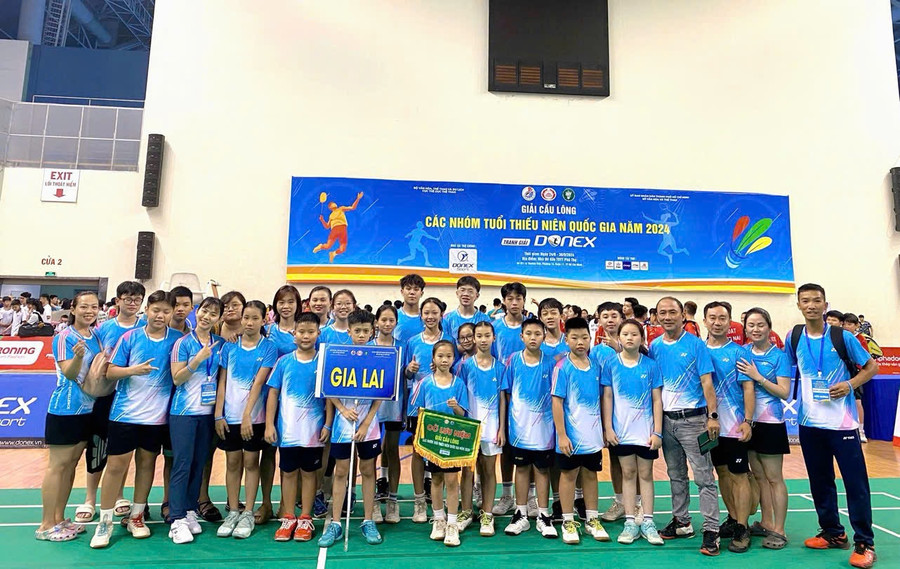 Các thành viên của đội cầu lông Gia Lai tranh tài ở giải đấu năm nay. Ảnh: Văn Hùng