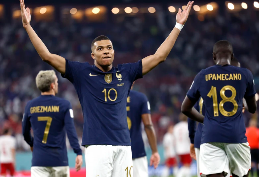 Đội tuyển Pháp bấy lâu vẫn chơi dựa trên nguồn cảm hứng của Mbappe. Ảnh: Reuters