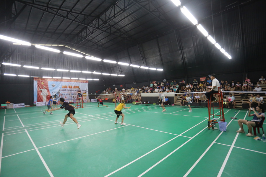 Các trận đấu của giải đã diễn ra với sự giằng co trong từng điểm số. Ảnh: Văn Ngọc Các trận đấu của giải đã diễn ra với sự giằng co trong từng điểm số. Ảnh: Văn Ngọc