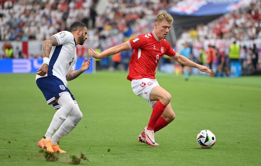 Đan Mạch (phải) đã có trận đấu sòng phẳng với đội tuyển Anh. Ảnh: Reuters Đan Mạch (phải) đã có trận đấu sòng phẳng với đội tuyển Anh. Ảnh: Reuters