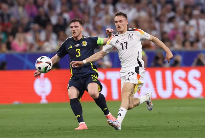 Đội tuyển Đức (phải) chơi áp đảo hoàn toàn trước đối thủ. Ảnh: Reuters