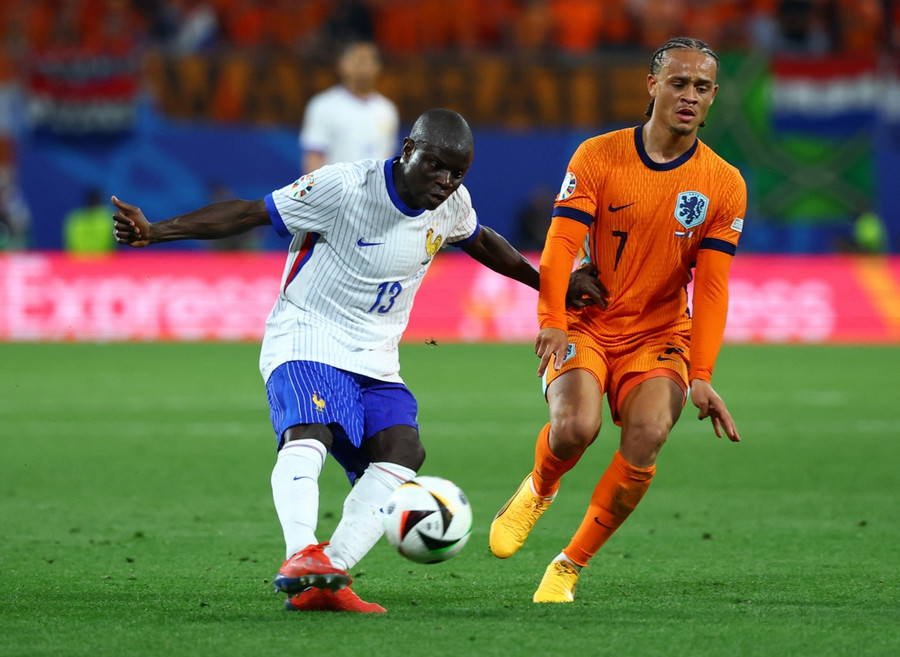 Đội tuyển Pháp (trái) cầm nhiều bóng hơn trong cuộc đối đầu Hà Lan. Ảnh: Reuters Đội tuyển Pháp (trái) cầm nhiều bóng hơn trong cuộc đối đầu Hà Lan. Ảnh: Reuters